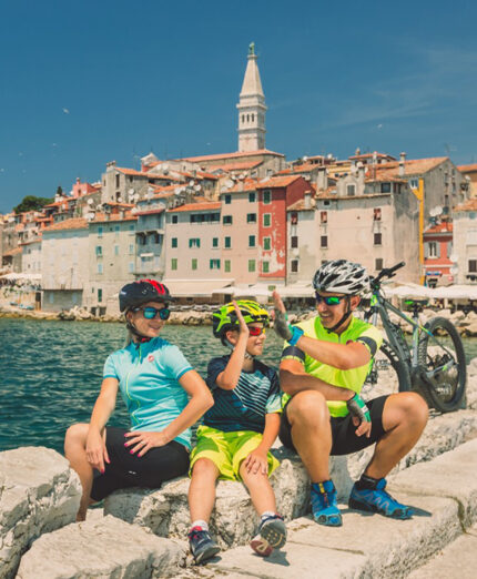 Il bellissimo porto di pescatori di Rovigno, uno dei tesori della penisola istriana (foto Lackovic)