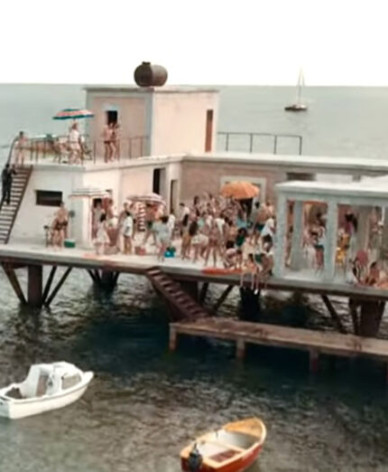 La piattaforma dell'Isola delle Rose ricostruita per il film di Sydney Sibilia del 2020