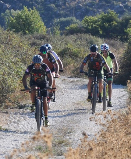 Le 8 prove si distinguono anche per il tipo di bici usata, se strada, MTB o gravel