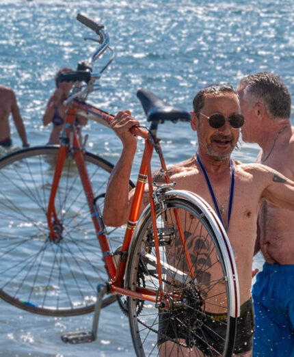 Per tutti la ciclostorica Leopoldina si concluderà con l'immancabile tuffo finale...