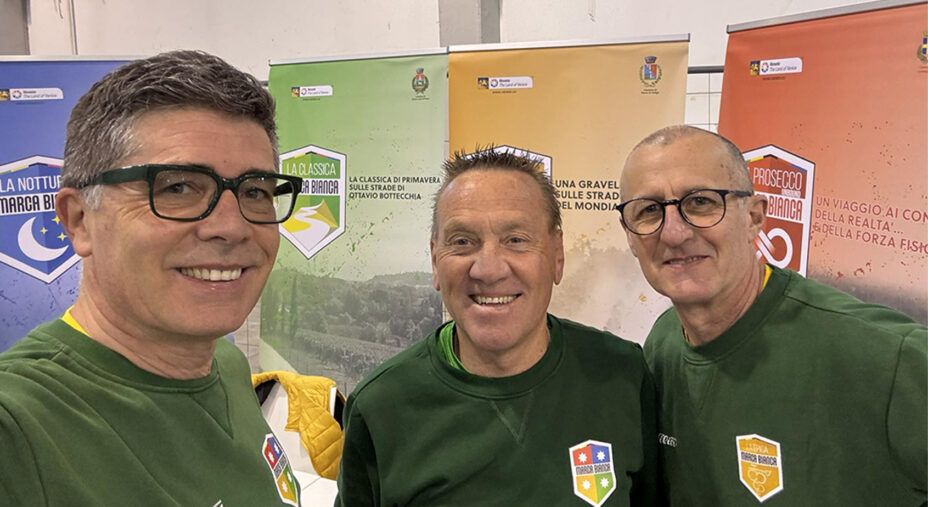 Lo staff di Marca Bianca presente nello stand all'ultima Fiera del Cicloturismo