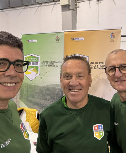 Lo staff di Marca Bianca presente nello stand all'ultima Fiera del Cicloturismo