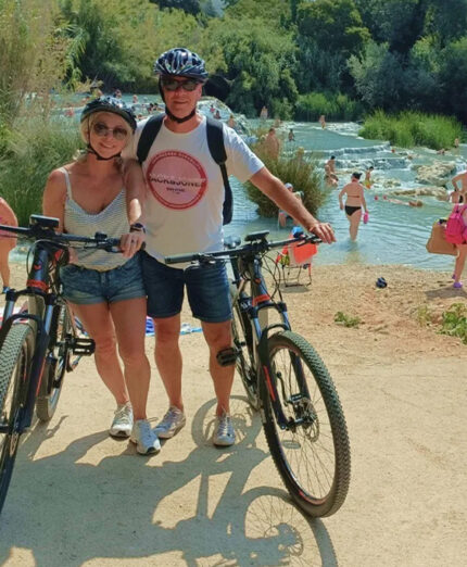 A Saturnia le locali terme (con una bella parte aperta a tutti) sono il ristoro ideale durante il viaggio