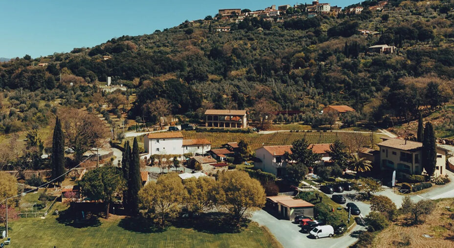 Il complesso di Massa Vecchia Bike Hotel, nella campagna di Massa Marittima, attivo dal 1985