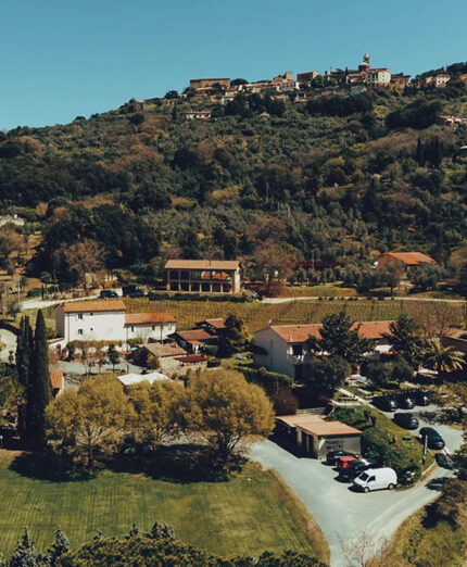 Il complesso di Massa Vecchia Bike Hotel, nella campagna di Massa Marittima, attivo dal 1985Il complesso di Massa Vecchia Bike Hotel, nella campagna di Massa Marittima, attivo dal 1985