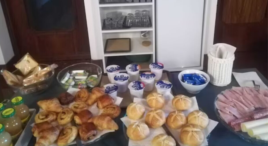 L'abbondante colazione a disposizione degtli ospiti. Per i ciclisti c'è disponibilità anche per richieste specifiche