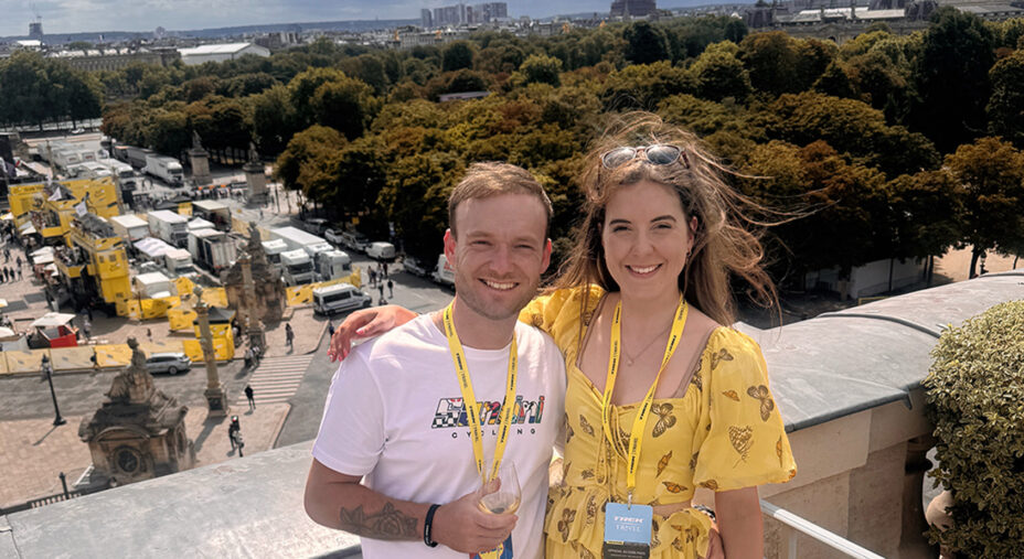 Kyle e Amy Hudson, a Parigi da dove ha preso il via il loro giro del mondo