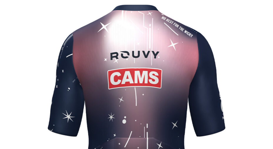 Santini “veste” il tentativo di record del giro del mondo in bici in coppia