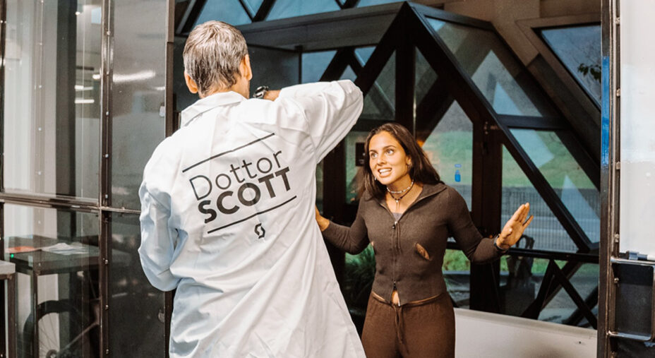 Marta Giunti è pronta a parlare di Scott e tutto quel che significa col suo linguaggio rivolto ai giovanissimi