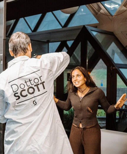 Marta Giunti è pronta a parlare di Scott e tutto quel che significa col suo linguaggio rivolto ai giovanissimi