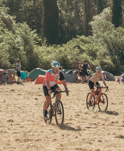 La partenza del sabato dal campo base: tre i percorsi a disposizione, diversi per lunghezza e difficoltà