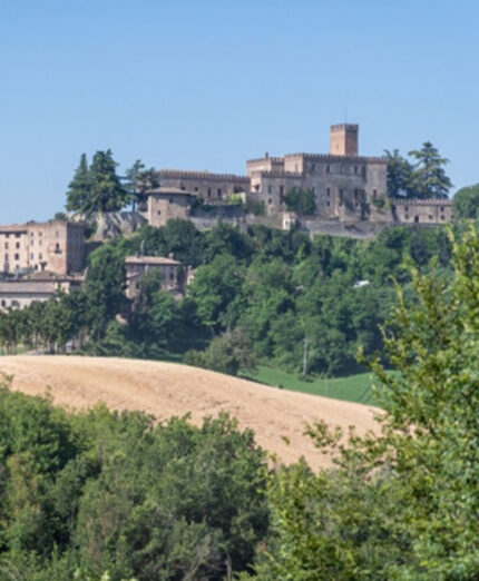 Nel percorso del 1° giugno si farà sosta al castello di Tabiano (foto Lorenzo Moreni)