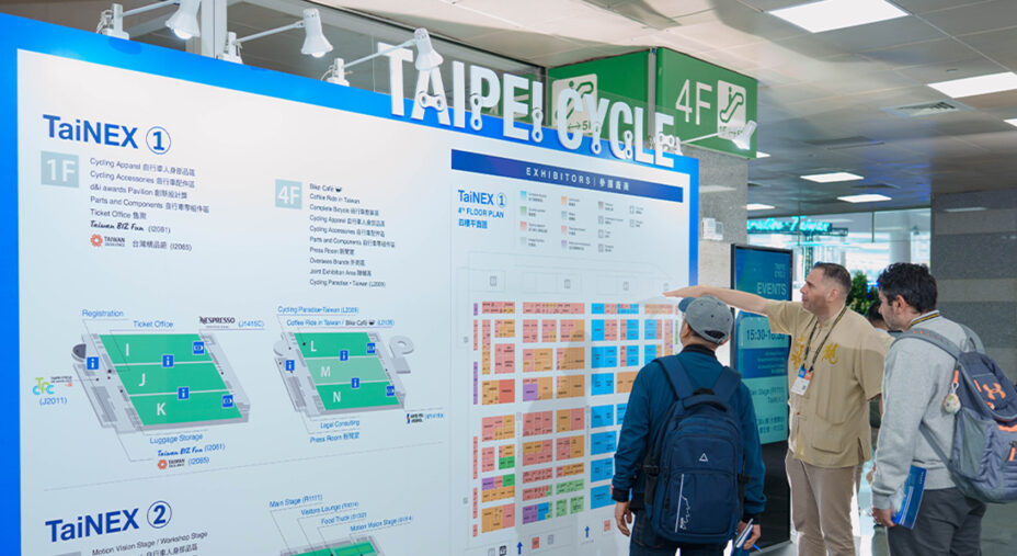 La disposizione enorme degli stand: la fiera ha previsto 4 temi portanti