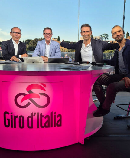 Durante il Giro d'Italia, Bennati collabora con la RAI. Qui al Processo alla tappa con Cassani, Fabretti e Fabio Genovesi