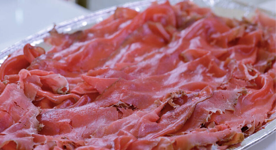 La carne salada, specialità della zona. Ideale se accompagnata con dei vini locali, anche non rossi