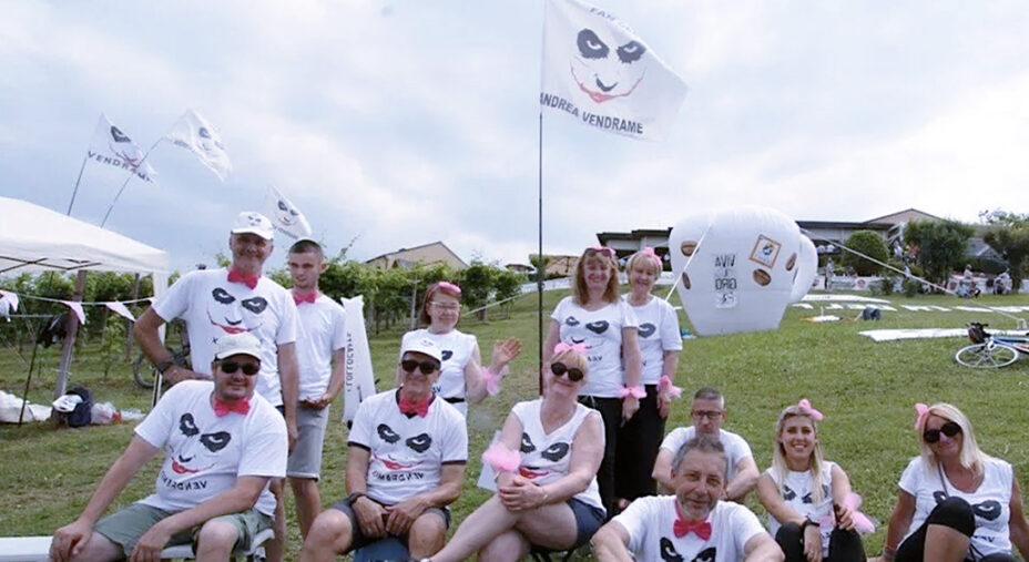 Il fans club di Andrea Vendrame, appollaiato nel terreno di Ca' del Poggio