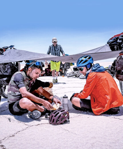 Per certi viaggi serve un enorme spirito di adattamento, prima ancora di buone gambe