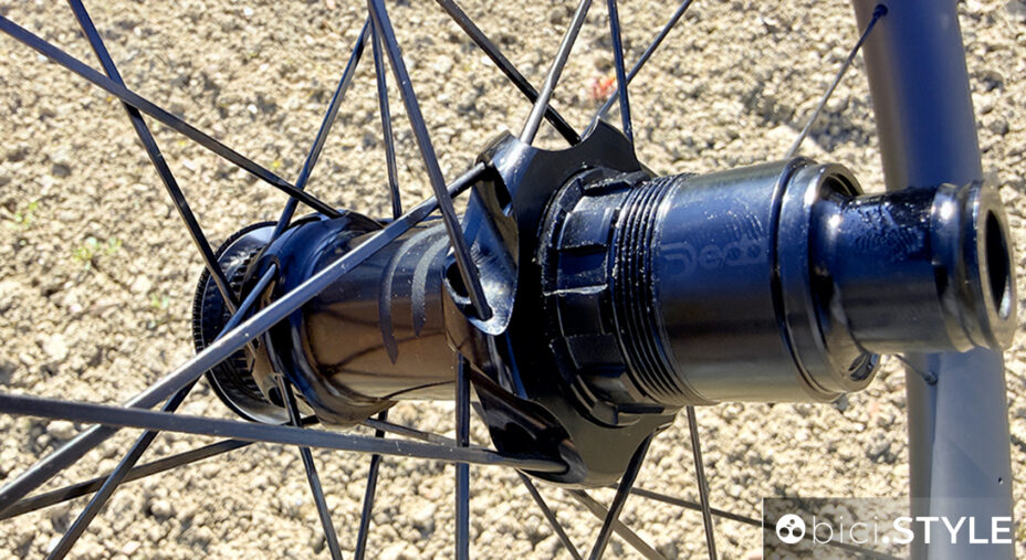 Deda Allroad Carbon, super ruote per la strada e per il gravel