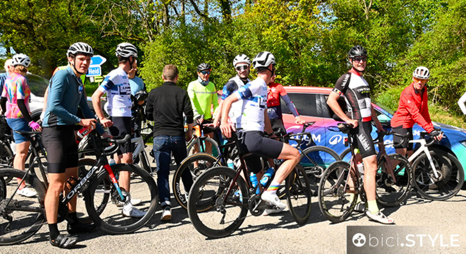 Curva a destra e giù in discesa: questo è il punto migliore per vederli passare