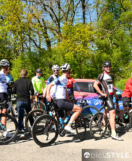 Curva a destra e giù in discesa: questo è il punto migliore per vederli passare