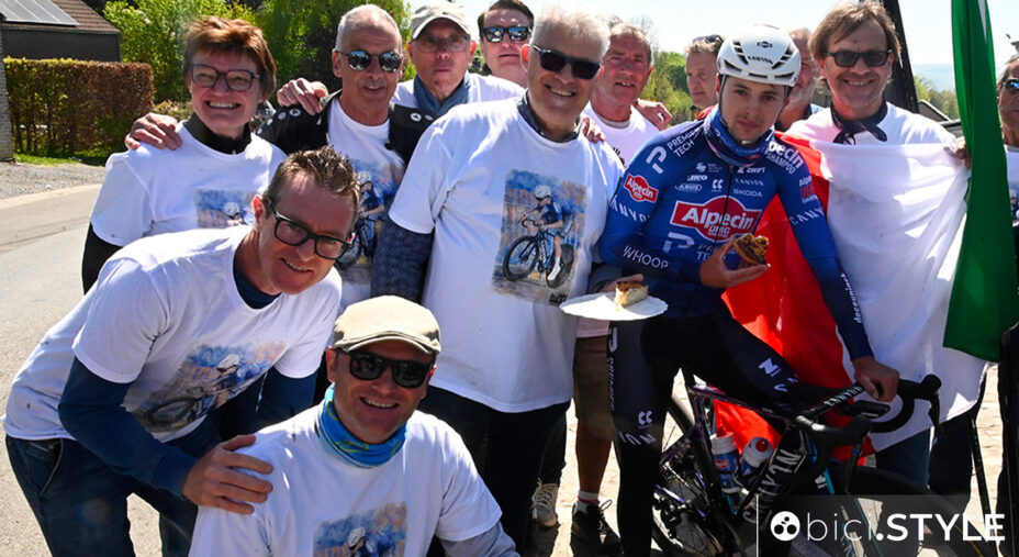 Quel corridore si chiama Francesco Busatto e si è fermato per la torta di riso preparata dai suoi tifosi