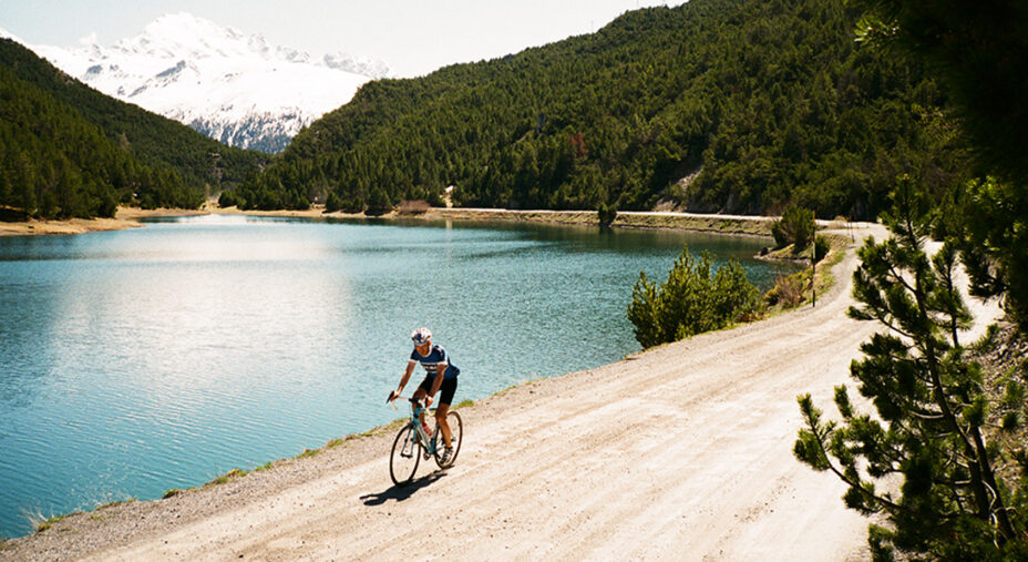 Il percorso gravel arriva alla diga di Cancano e d qui scende su sterrato fino ai piedi dello Stelvio (foto Stefan Haehnel)
