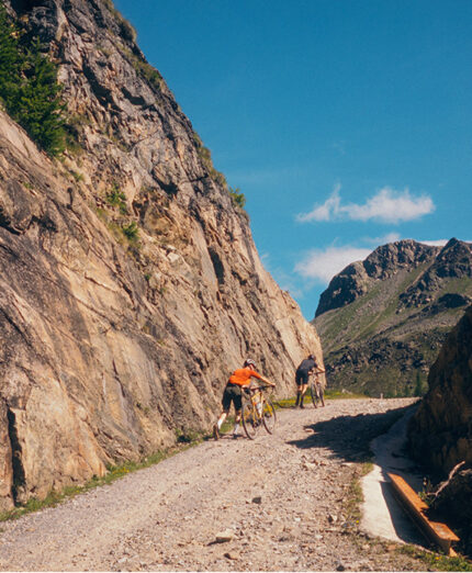 Il percorso gravel parte assieme al classico su strada, poi si dividono e tornano insieme ai piedi dello Stelvio (foto Stefan Haehnel)