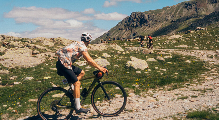 L'ispezione del percorso gravel è necessaria per congiurare che la neve lo abbia reso impraticabile (foto Stefan Haehnel)