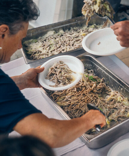 Il sabato sera, quando Mogast è finito, la cena è abase di pizzoccheri (foto Stefan Haehnel)