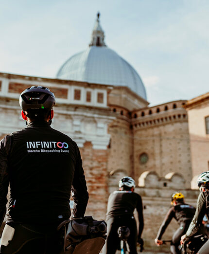 I tracciati consentono libera percorrenza: ci si può fermare anche per visitare le bellezze del territorio