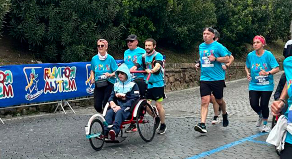 Alla Run for Autism c'erano vari mezzi su ruote: le joelette a una sola ruota e quelle con due ruote