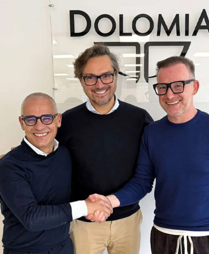 Federico Casalini, primo a sinistra, con Federico Trost di Acqua Dolomia alla nascita di River&Peaks