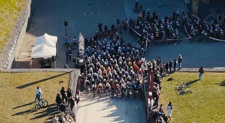 Il via dalla Cantina Borgoluce è parso in perfetta sintonia con l'evento (foto The Hills Gravel Race)