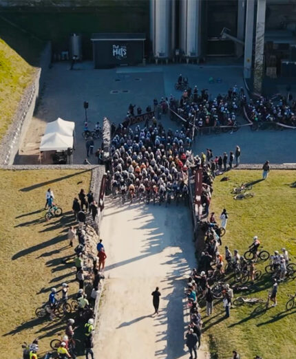 Il via dalla Cantina Borgoluce è parso in perfetta sintonia con l'evento (foto The Hills Gravel Race)