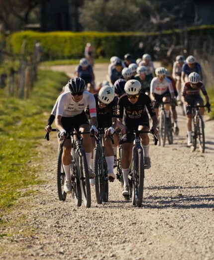 C'è stato chi ha corso e chi invece si è anche fermato nelle cantine (foto The Hills Gravel Race)