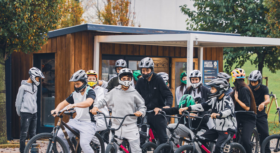 Durante tutto l'anno vengono ospitate scuole di ogni livello per attività legate allo sport ma anche all'educazione civica