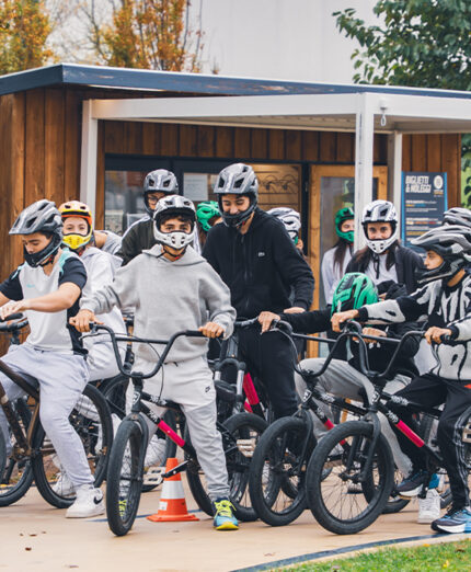 Durante tutto l'anno vengono ospitate scuole di ogni livello per attività legate allo sport ma anche all'educazione civica