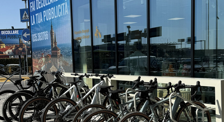 Il servizio di noleggio bici in aeroporto prevede MTB e gravel a pedalata assistita