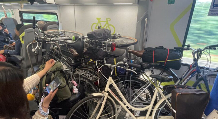 In luogo di carrozze stipate di bici, il progetto tende a preferire lo scambio di mezzi fra una scuola e l'altra