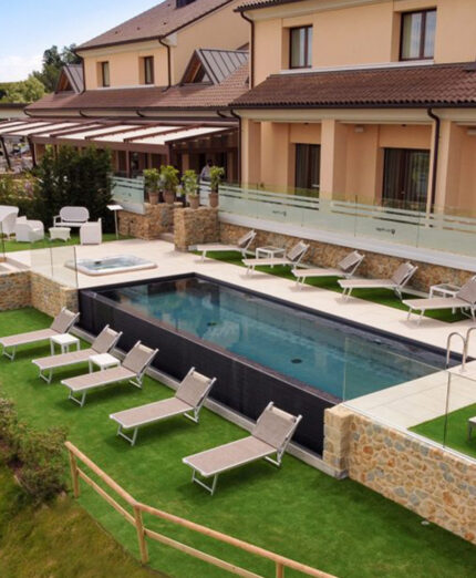 La piscina di Cà del Poggio, uno dei servizi a disposizione, molto frequentata dai cicloturisti