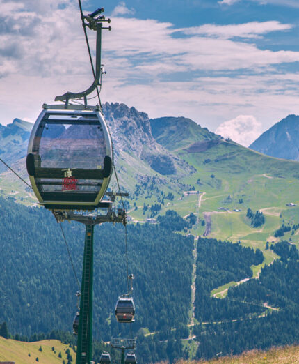 Il turismo promosso dalla Val di Fassa con i suoi partner è sempre teso al rispetto dell'ambiente e delle Dolomiti (foto Ramirez)