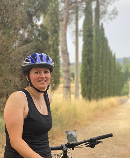 Sophie Puncher, responsabile della Tenuta del Fontino, una delle strutture del consorzio Bike in Massa Marittima