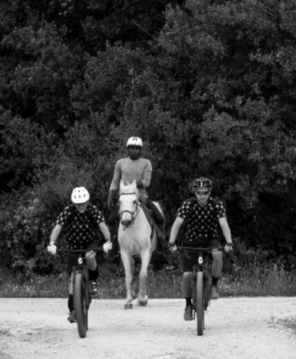 Non solo bici. La Tenuta del Fontino propone anche uscite a cavallo con guide specializzate