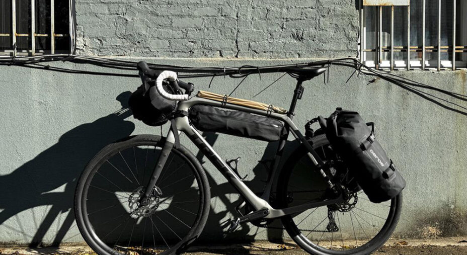 Il carico delle bici dettato dalle borse influisce molto sulla prestazione del ciclista