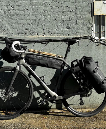 Il carico delle bici dettato dalle borse influisce molto sulla prestazione del ciclista