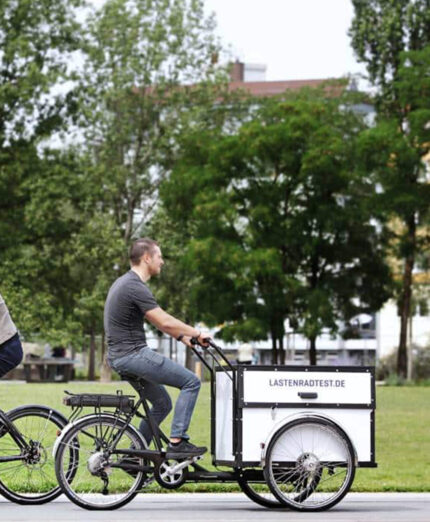 L'utilizzo delle cargo bike elettriche si sta rivelando sempre più importante per ridurre il traffico, anche commerciale