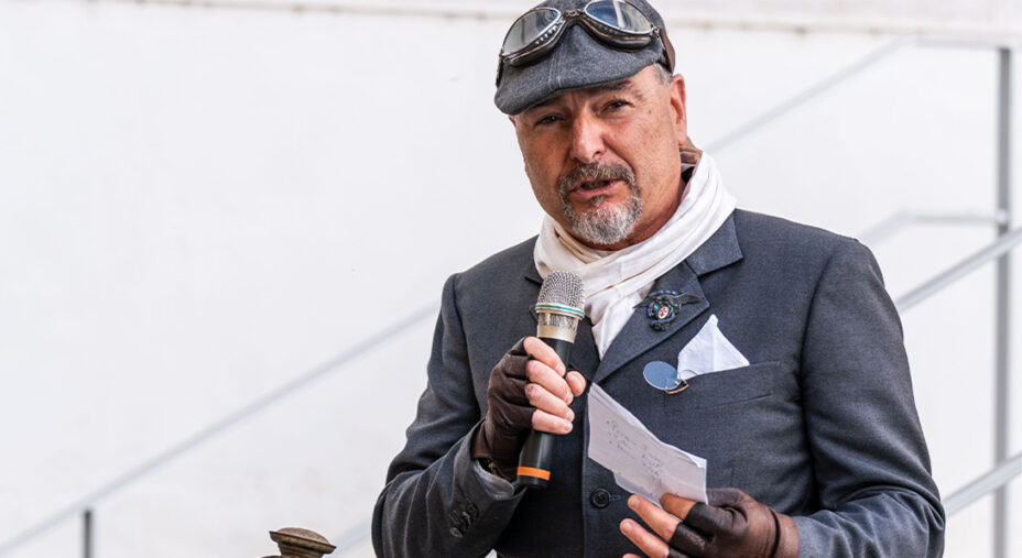 Mario Cionfoli, proprietario della Bicicleria di Vicenza, collezionista e curatore della mostra