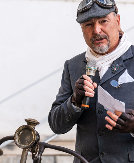 Mario Cionfoli, proprietario della Bicicleria di Vicenza, collezionista e curatore della mostra