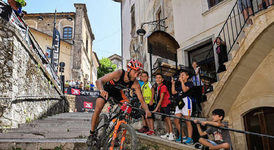 A Scanno e in zona le gare di MTb sono un forte richiamo per gli appassionati (foto Zzaml Agency)