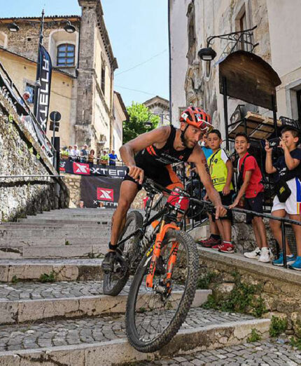 A Scanno e in zona le gare di MTb sono un forte richiamo per gli appassionati (foto Zzaml Agency)